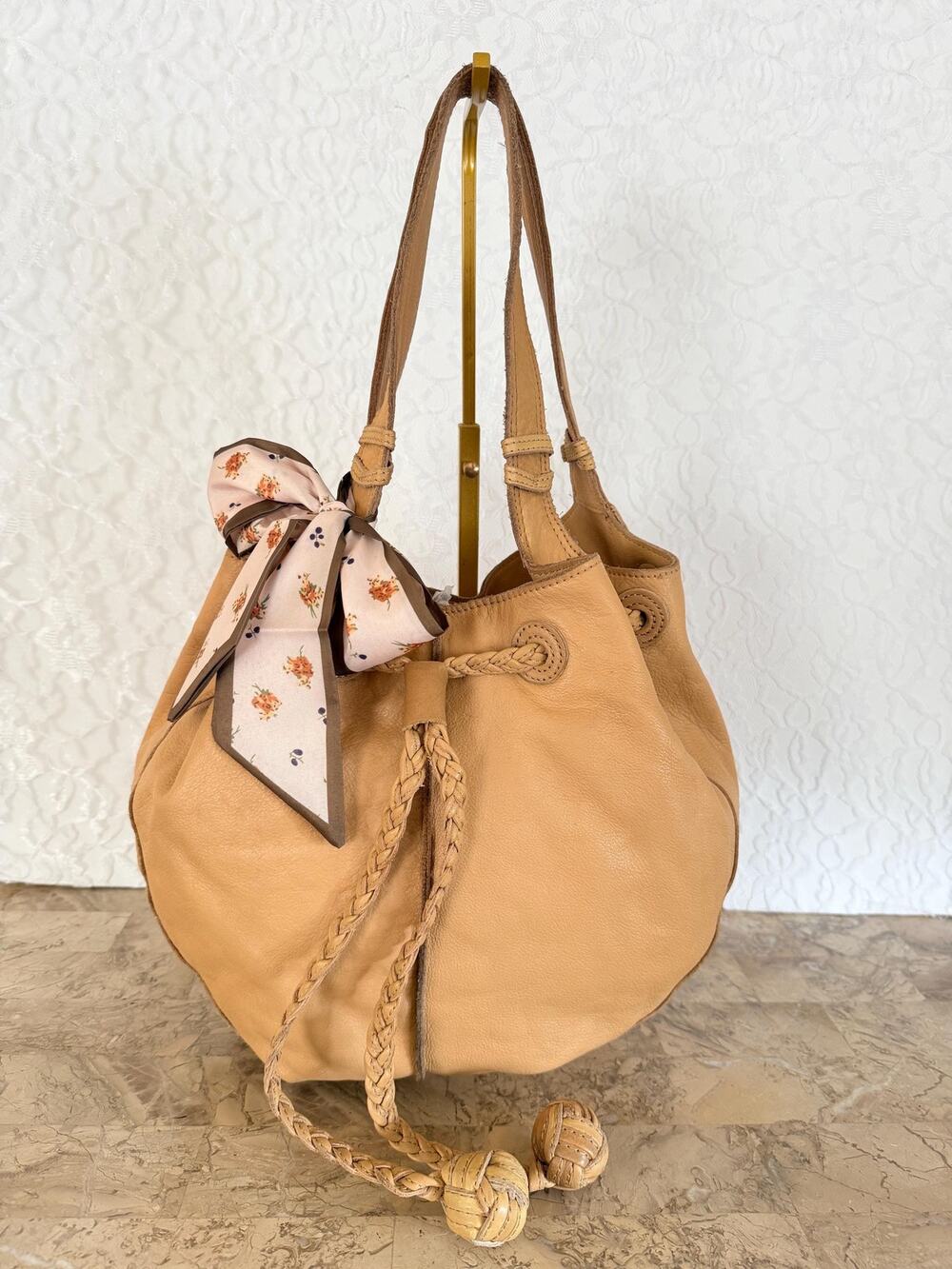 VTG Fossil pebble camel leather round shaped shoulder bag